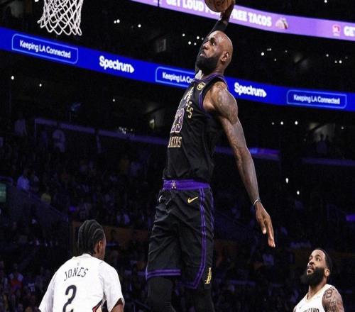 詹姆斯常規(guī)賽20+5+5場次高達(dá)966場，穩(wěn)居歷史第一