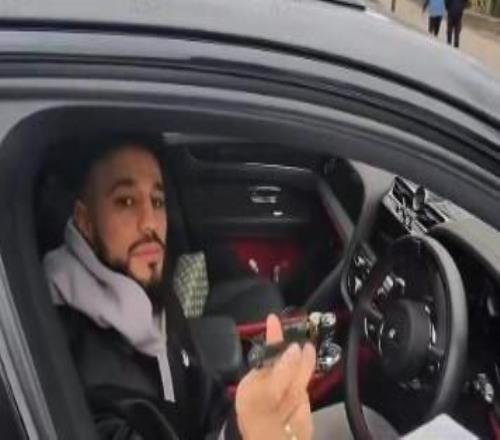 郵報：曼聯球員對每天受到簽名販子騷擾越來越感到不滿