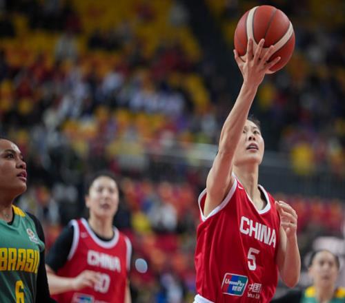 淚目！中國女籃30歲王牌轟21+3拒絕逆轉(zhuǎn)：宮魯鳴幸虧帶了她