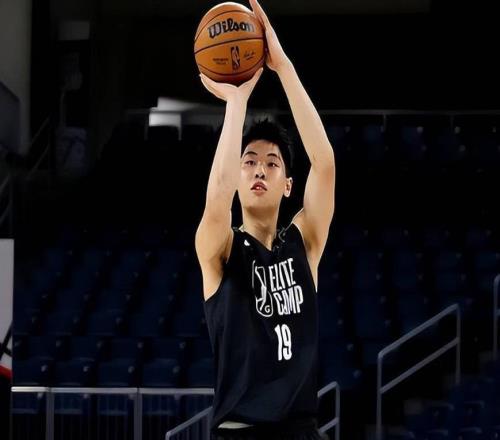 崔永熙自稱已經完全恢復胡明軒膝傷嚴重，缺席國家隊原因曝光