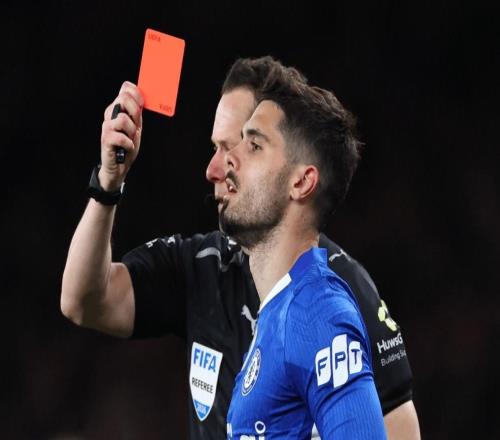 本賽季切爾西在聯(lián)賽中已吃7張紅牌，英超單賽季歷史紀(jì)錄是9張