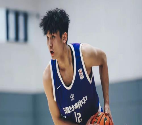 朱芳雨早已注意他3年，15歲身高2米07，11投全中，真是個(gè)好苗子