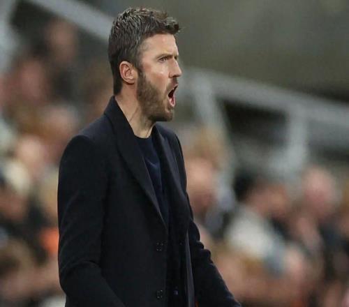 憤怒卡里克賽后不理曼聯(lián)球員！又一將受傷雪上加霜，錯(cuò)誤換人致敗