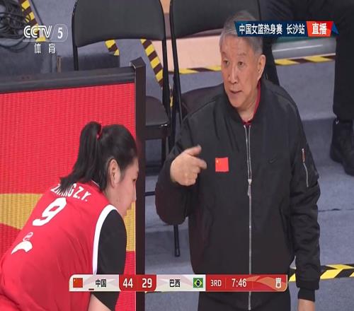 女籃后衛(wèi)線沒人可用！三人7中0，險遭逆轉(zhuǎn)，球迷：速召武桐桐回來