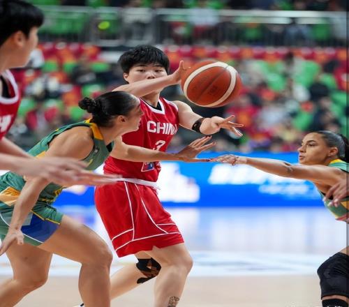 這4號位新人太拉胯全場4中0+3失誤，連罰球都不中，比張茹還差