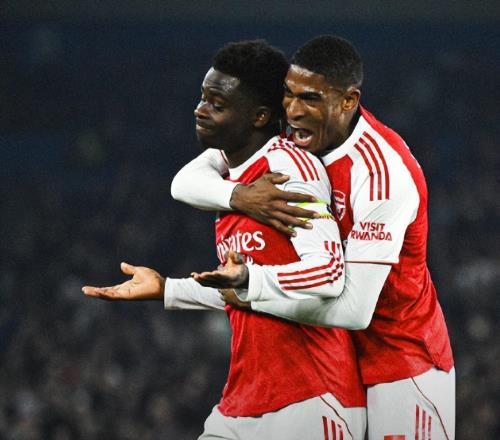 10！薩卡超越亨利破紀(jì)錄，阿森納雙喜臨門，3連勝甩開曼城7分