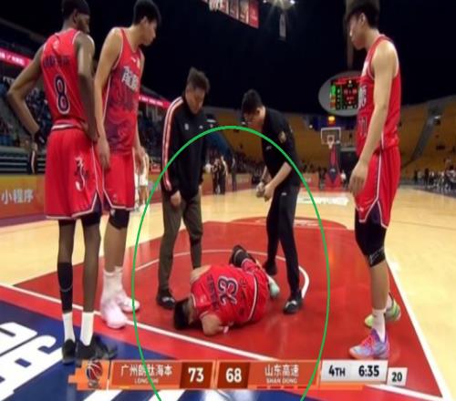 突發(fā)！郭艾倫受到重傷，被擔架送往醫(yī)院，恐賽季報銷