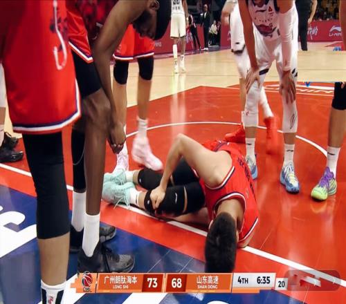郭艾倫流淚重傷，CBA爆冷1戰(zhàn)：徐昕2雙打瘋了，山東男籃輸?shù)酶C囊