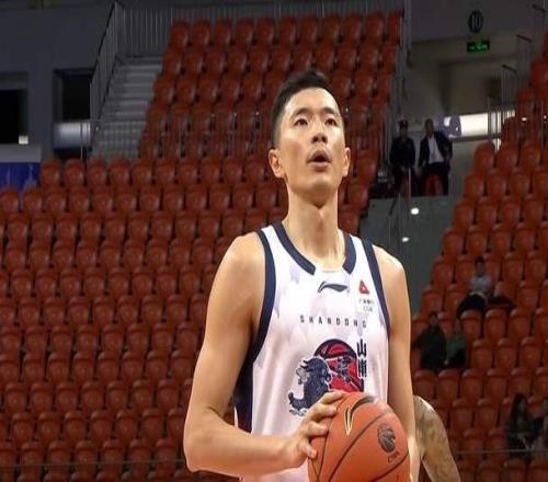 1人正常，10人低迷，山東男籃客場(chǎng)爆冷真不冤，邱彪休賽期在干啥