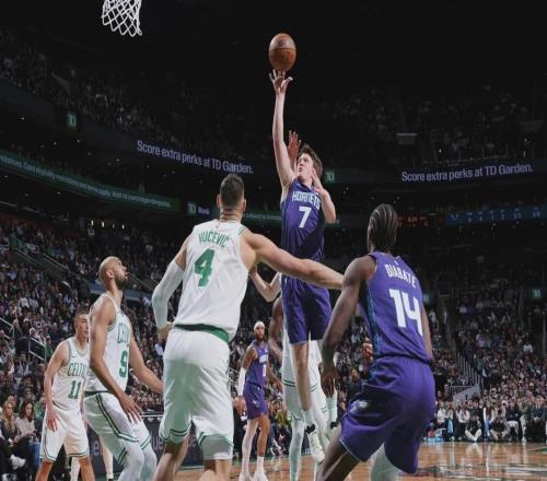 26場(chǎng)追平喬丹！太猛，弗拉格估計(jì)沒(méi)戲了...