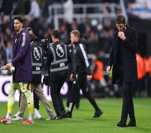 不裝了！卡里克發(fā)飆，賽后舉動(dòng)說明一切：曼聯(lián)球員讓他失望透頂