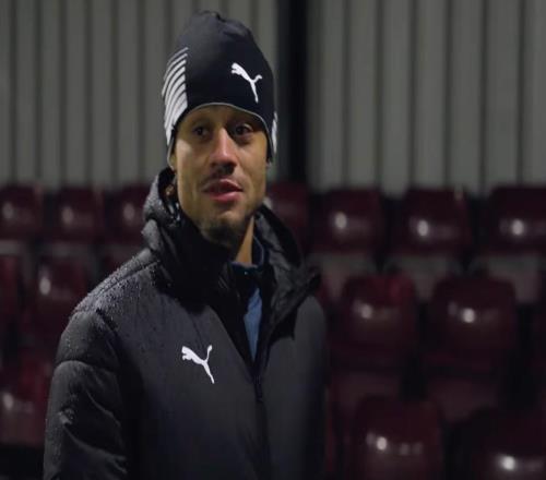 哈維西蒙斯：很喜歡阿奇格雷的踢球方式，他未來會非常出色