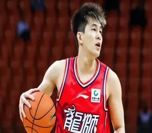 看著心酸！郭艾倫膝傷倒地不起，一度仰天痛哭，但愿不是大傷！