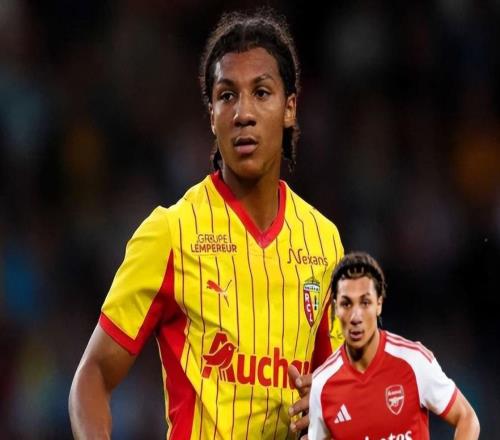 20歲后防天才閃耀法甲攻防俱佳已成轉(zhuǎn)會(huì)香餑餑英超兩大豪門瘋搶