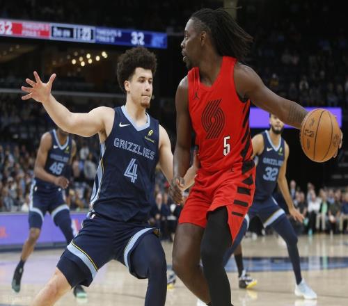 萊昂納德29+8+2無緣今日最佳球員！因為霍勒迪35+5+11創(chuàng)紀(jì)錄！