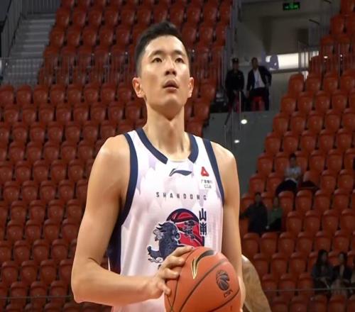 決勝時(shí)刻罰球1比18！裁判末節(jié)發(fā)力，山東男籃反撲受阻不敵廣州