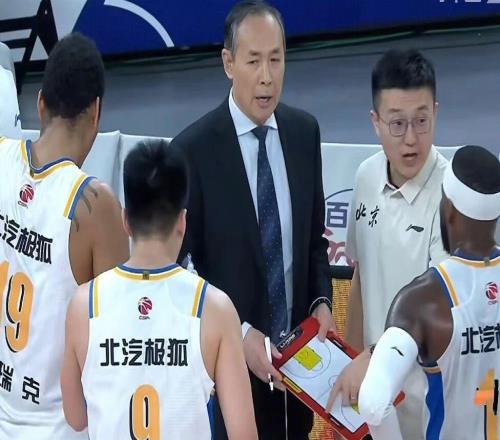 北京男籃新小外人選曝光，在了解NBL場均6.7分后衛(wèi)，李楠即將解禁