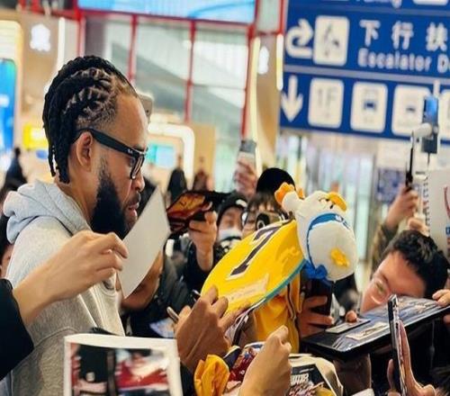 麥基：中國球迷為我瘋狂向他們表達(dá)愛意會(huì)為北京男籃贏下很多比賽