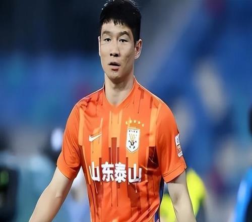 昔日國(guó)足邊路悍將冬窗無(wú)人問(wèn)津如今慘遭泰山隊(duì)清洗無(wú)奈加盟中冠