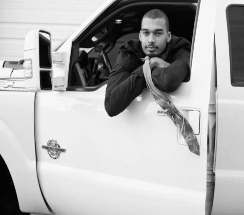 文班登上LOVE雜志：蓋帽像毀掉對手的一天學(xué)少林功夫是多年夢想