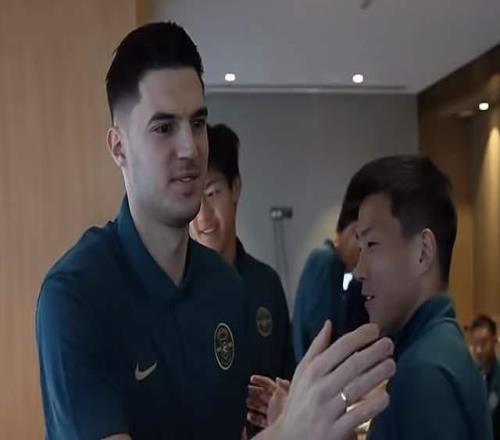 浙江進攻配置豪華，王鈺棟只能右路鄭智拿分當贏西海岸沒定目標