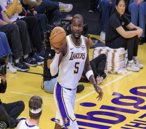 太難了！數(shù)據(jù)全面落后，正負(fù)值49+全隊(duì)最差，艾頓，能硬一點(diǎn)嗎