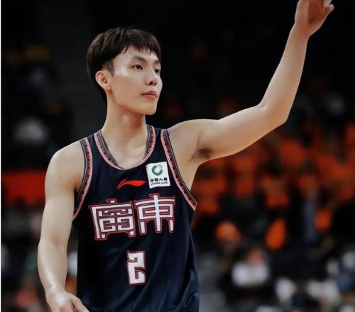 11投全中！15歲2.07米新星來襲，朱芳雨盯了三年的孩子，正在長大