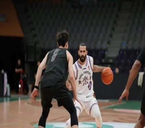 遼寧男籃9分完勝！烏戈拿到2連勝，李曉旭爆發(fā)，俞澤辰12分