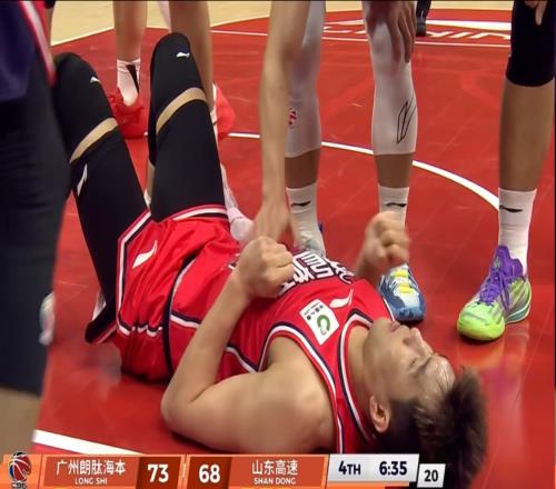 郭艾倫被擔(dān)架抬出場，或是生涯最后一戰(zhàn)，球迷：不希望就此退役