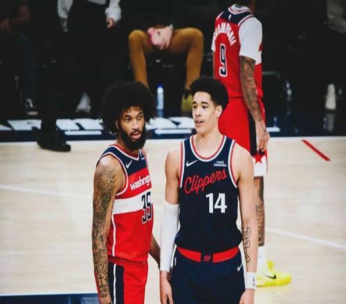 倒地慘叫！架回更衣室！快船遭遇沉重打擊