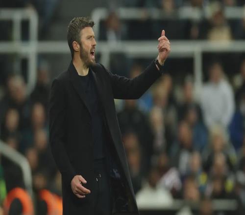 多打1人反遭10人紐卡絕殺！曼聯(lián)陷95年魔咒，卡帥神話一夜崩塌