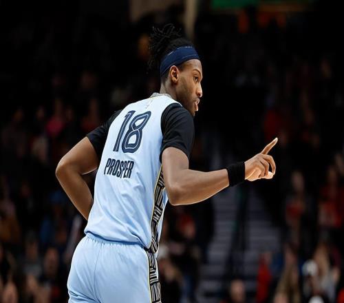 灰熊轉(zhuǎn)正了雙向合同鋒線新星，他曾是被獨(dú)行俠放棄的高潛力首輪秀