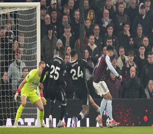 1分59秒，道格拉斯路易斯制造切爾西本賽季英超最快丟球