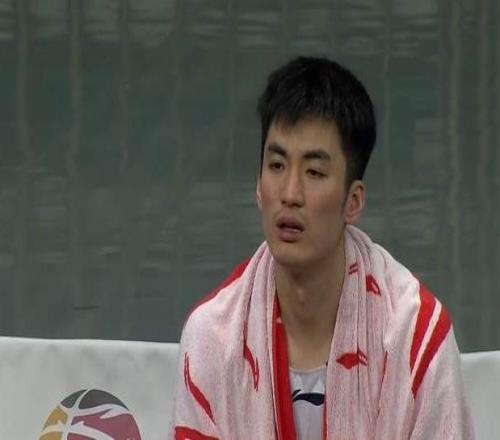 瘋狂打鐵+情緒失控！山東男籃客場(chǎng)8593不敵廣州，這球輸?shù)谜骠[心