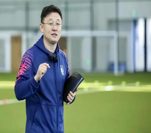 意外！大連球迷都以為崔麒新賽季會(huì)走，結(jié)果英博離隊(duì)公告卻沒(méi)他