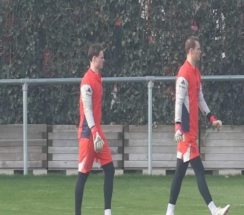 圖片報：諾伊爾將首發(fā)出戰(zhàn)門興16歲小將阿賈伊隨一線隊訓(xùn)練