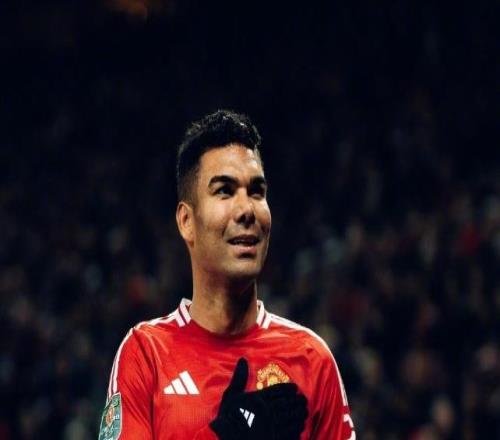 B費將功補過創(chuàng)隊史紀錄，十人紐卡21絕殺曼聯(lián)，卡帥不敗金身告破