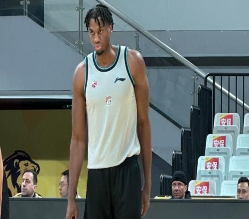 上海熱身險勝廣廈！李添榮復出三分6中6，白邊統(tǒng)治籃下！