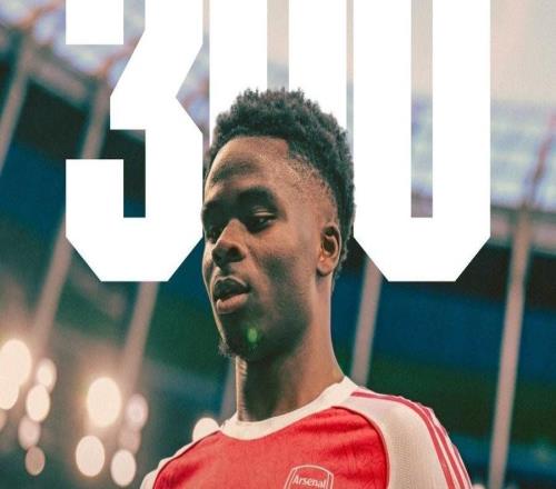 作為隊長首發出戰，薩卡迎來阿森納一隊生涯第300場里程碑