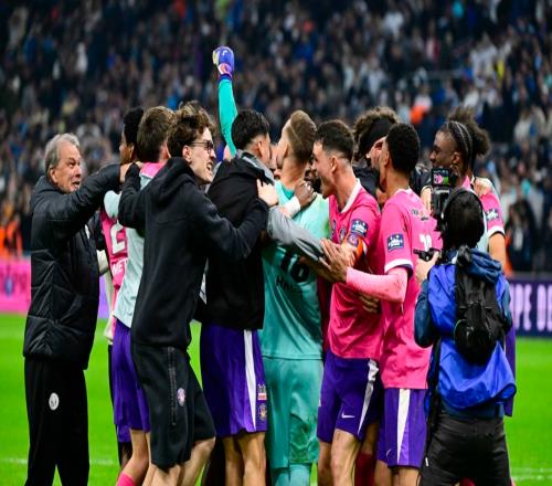 56！12！瘋狂一夜，馬賽爆冷出局，曼聯(lián)被絕殺，皇家社會(huì)進(jìn)決賽