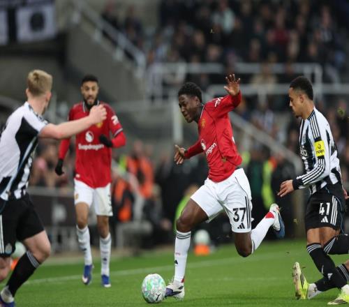 爆大冷！第90分鐘絕殺，曼聯(lián)轟然倒下，卡里克不敢相信