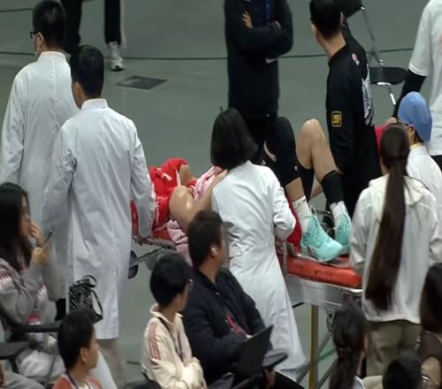 廣州男籃遭遇沉重打擊！郭艾倫再次遭遇重傷，恐面臨賽季報銷