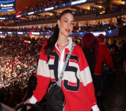 老鷹美女球迷觀戰(zhàn)顏值身材俱佳！主隊豪取5連勝領(lǐng)先雄鹿5個勝場