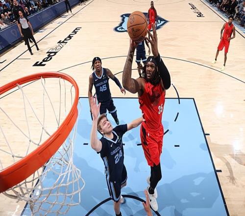 23分鐘內打出20+11的數(shù)據(jù)，開拓者內線大閘的個人能力相當出色