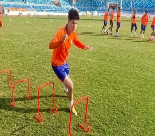 阿爾瓦羅帶著彭嘯踢，鐵人四叉戟沖擊李金羽不會飄泰山拒絕爆冷