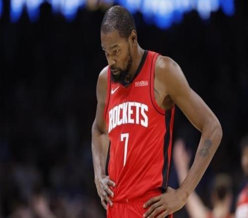 阿杜關(guān)鍵罰球瘋狂整活！火箭加時送溫暖，殘陣勇士笑納大禮