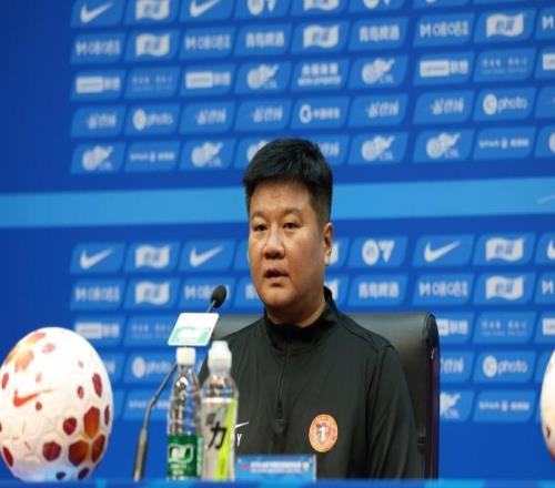 牛眼看球在現(xiàn)場(chǎng)，李金羽為何緊張，泰山隊(duì)29人訓(xùn)練，澤卡秀中文