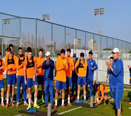 中超韓鵬無(wú)法參加新聞發(fā)布會(huì)，不管臺(tái)前幕后，他只能迎難而上