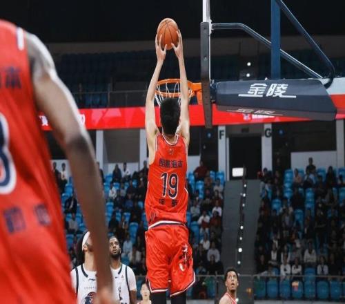 17+10，賽季第八次兩雙，徐中鋒談國家隊