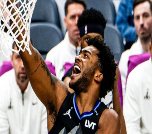 轟32+7三分一展天賦！創(chuàng)5新高連獻拉桿暴扣爵士五號簽選他沒輸